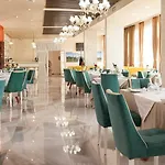 Ξενοδοχείο Dora 4*