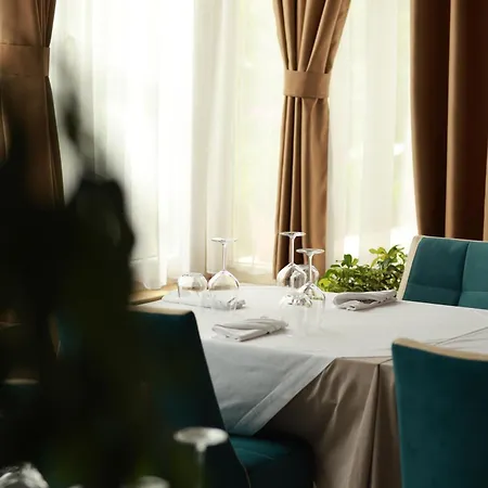 Dora Hotel 4*