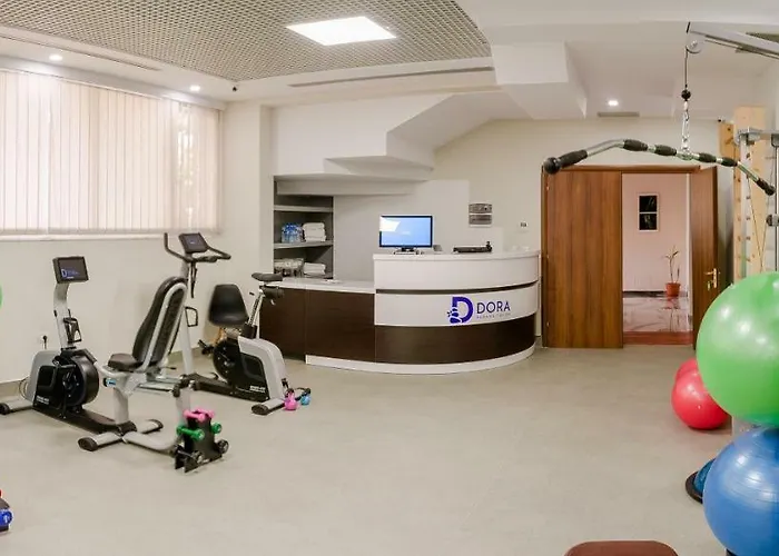 Ξενοδοχείο Dora 4*